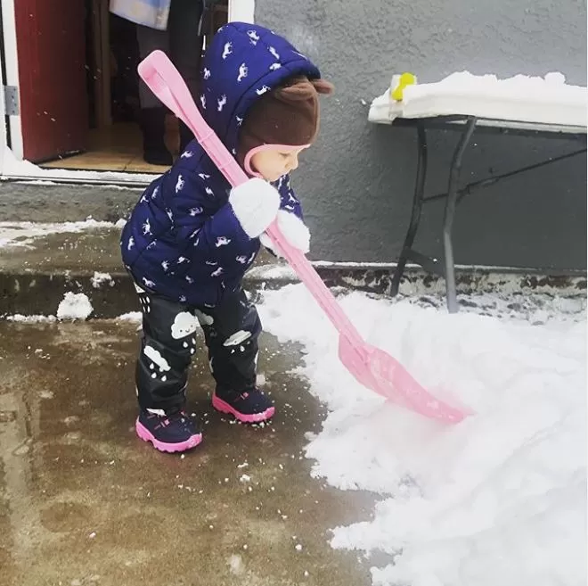 笑喷! UBC学子群体裸奔 大爷大妈激情热舞 一场大雪让温村全体疯狂!
