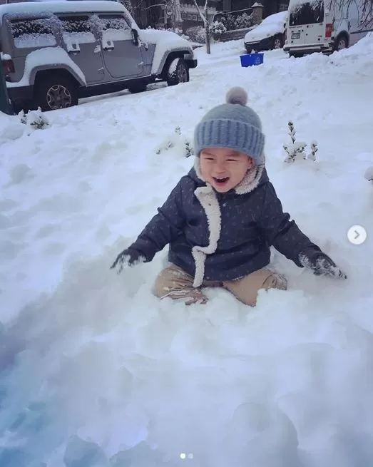 笑喷! UBC学子群体裸奔 大爷大妈激情热舞 一场大雪让温村全体疯狂!