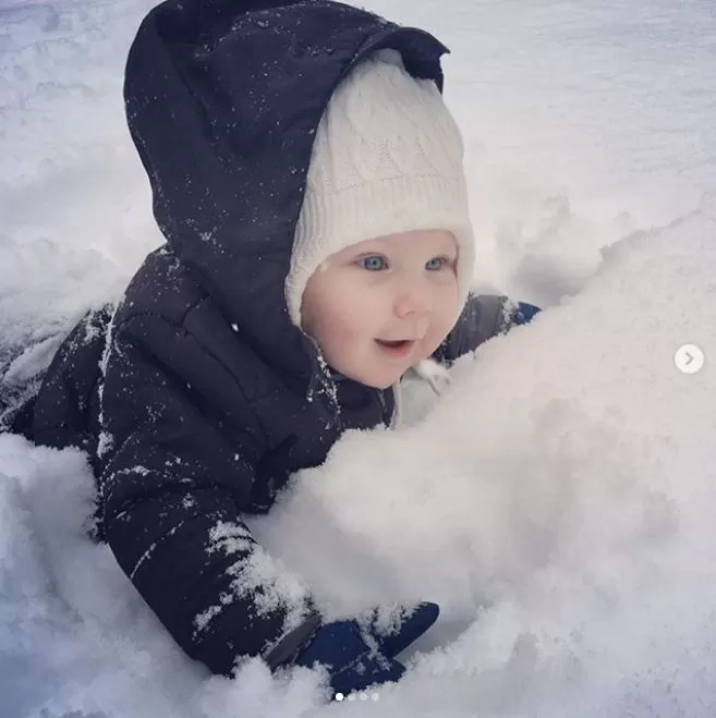 笑喷! UBC学子群体裸奔 大爷大妈激情热舞 一场大雪让温村全体疯狂!
