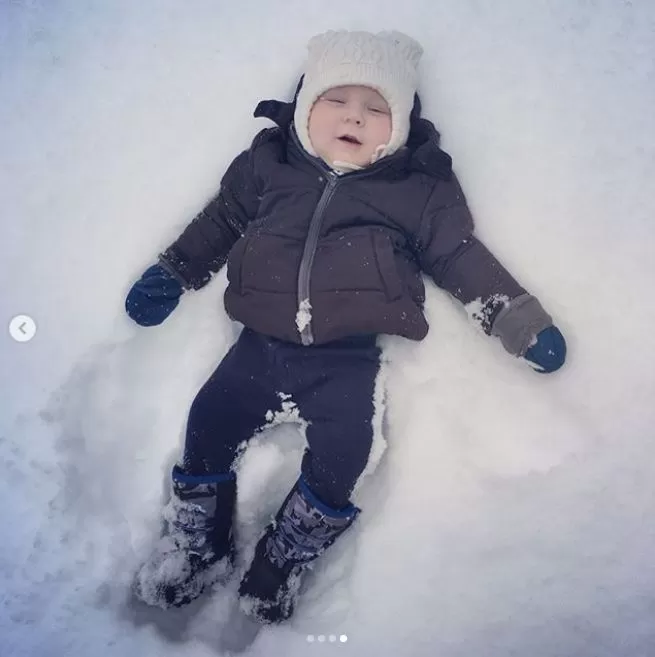笑喷! UBC学子群体裸奔 大爷大妈激情热舞 一场大雪让温村全体疯狂!