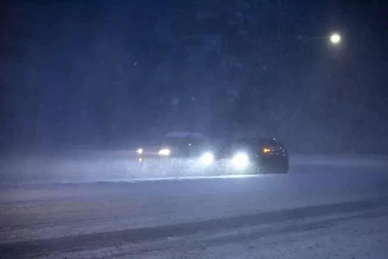 恐怖雪灾! 温哥华已废! 车祸满城 全面瘫痪! 政府跪求民众别出门了!