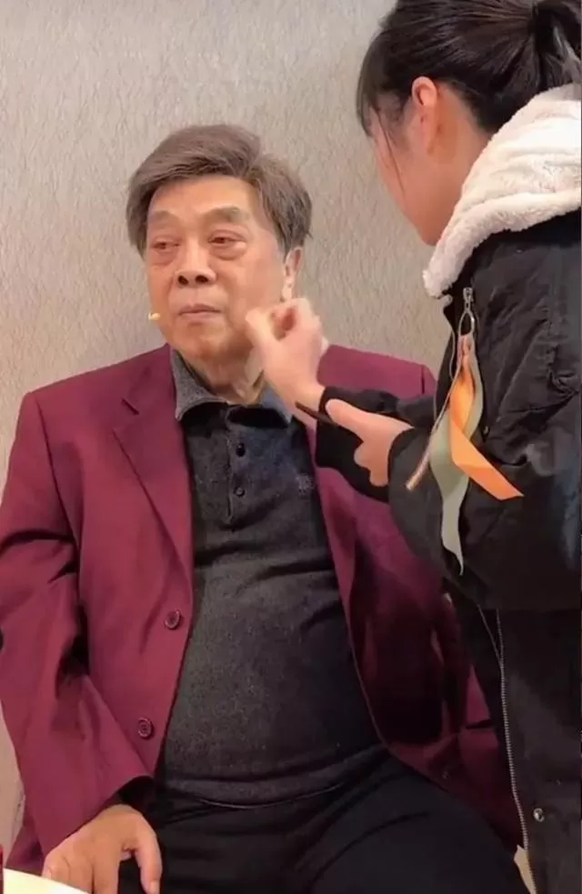 赵忠祥患鳞癌去世! 腿疼就医查出晚期 10亿遗产不给儿子全给他!