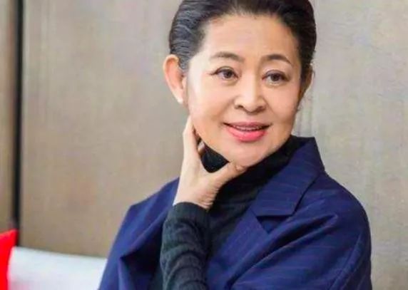 赵忠祥患鳞癌去世! 腿疼就医查出晚期 10亿遗产不给儿子全给他!