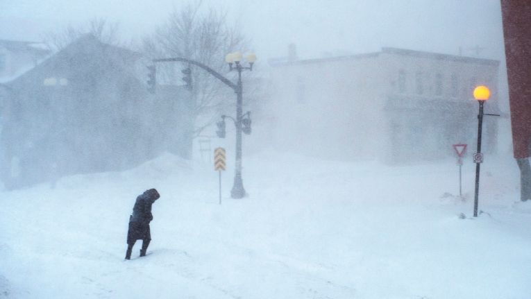 加拿大遭遇怪兽级雪灾! 75cm暴雪