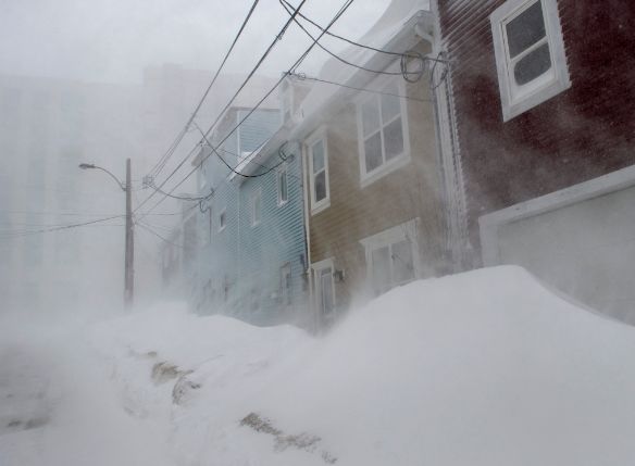 加拿大遭遇怪兽级雪灾! 75cm暴雪