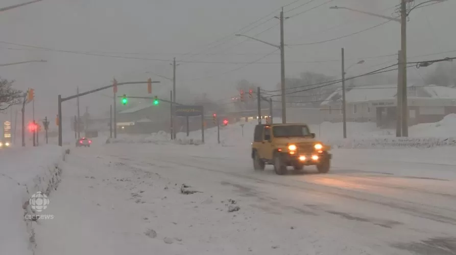加拿大遭遇怪兽级雪灾! 75cm暴雪