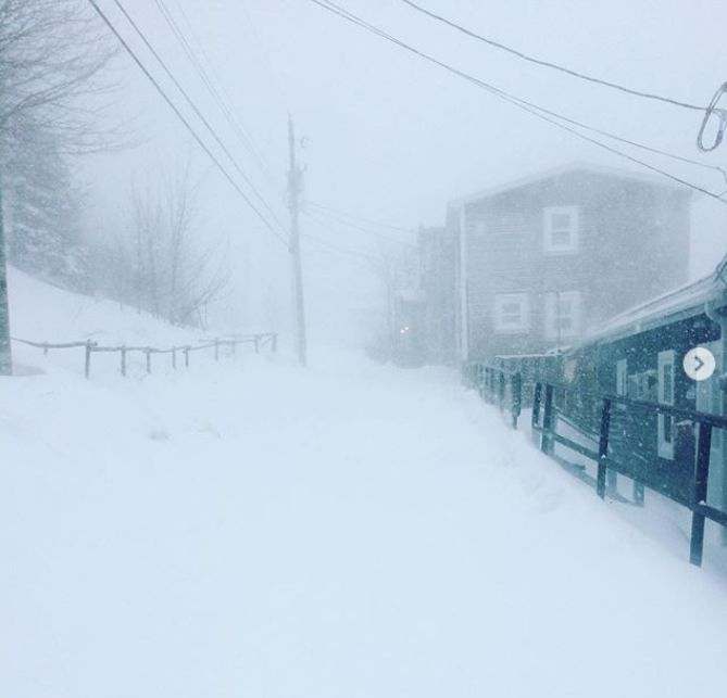 加拿大遭遇怪兽级雪灾! 75cm暴雪