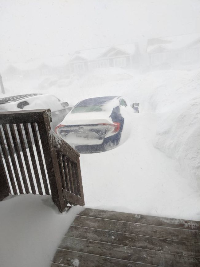 加拿大遭遇怪兽级雪灾! 75cm暴雪