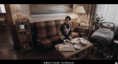 催泪! 周迅带女儿开出租爆红 感动全中国的背后 是多少妈妈的辛酸和爱?