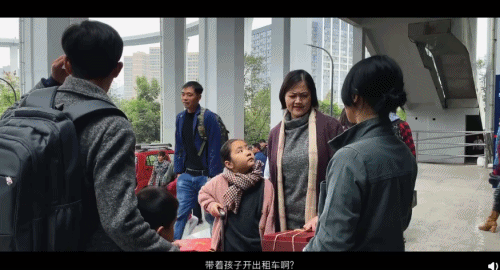 催泪! 周迅带女儿开出租爆红 感动全中国的背后 是多少妈妈的辛酸和爱?