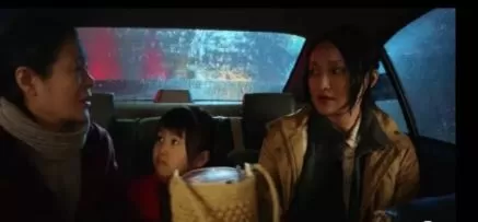 催泪! 周迅带女儿开出租爆红 感动全中国的背后 是多少妈妈的辛酸和爱?
