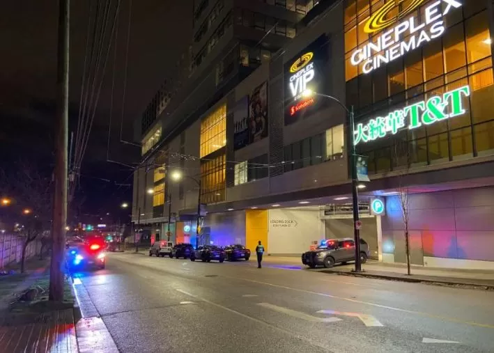 大统华所在大楼发生命案 尸体惊现停车场 警方全线封锁