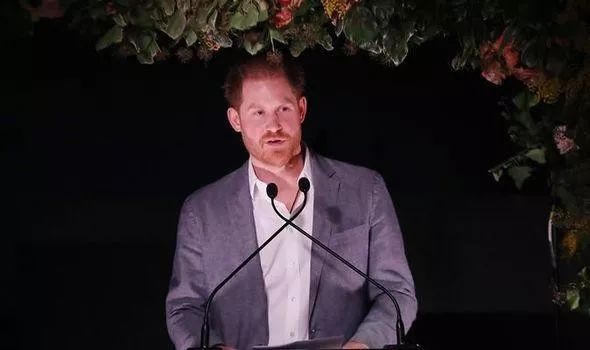 哈里王子心碎回应! 退出王室我非常难过 别无选择…被狗仔队逼急了