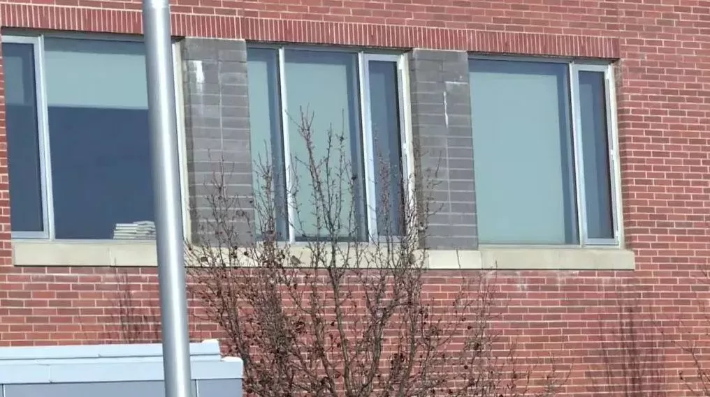 愤怒! 大温14岁亚裔女孩在学校遭男学生围殴 脸被踹到破相! 妈妈崩溃!