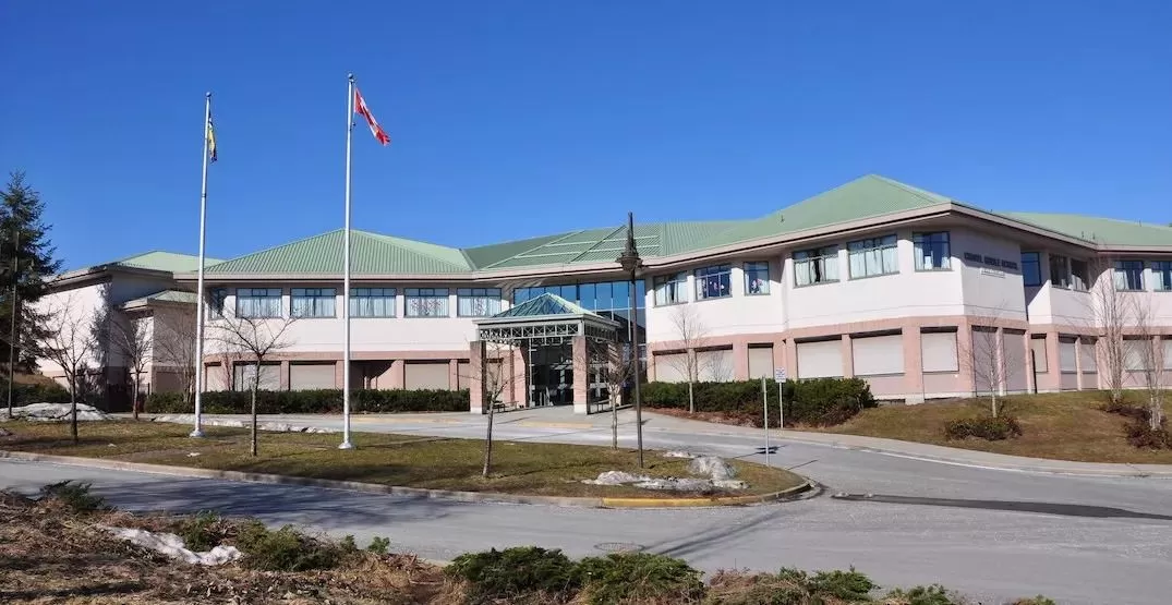 愤怒! 大温14岁亚裔女孩在学校遭男学生围殴 脸被踹到破相! 妈妈崩溃!