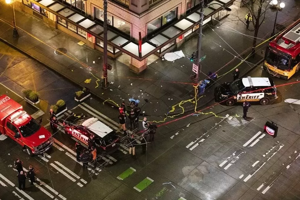 西雅图网红景点爆发枪击 8人死伤 人群疯狂逃命!