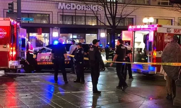西雅图网红景点爆发枪击 8人死伤 人群疯狂逃命!