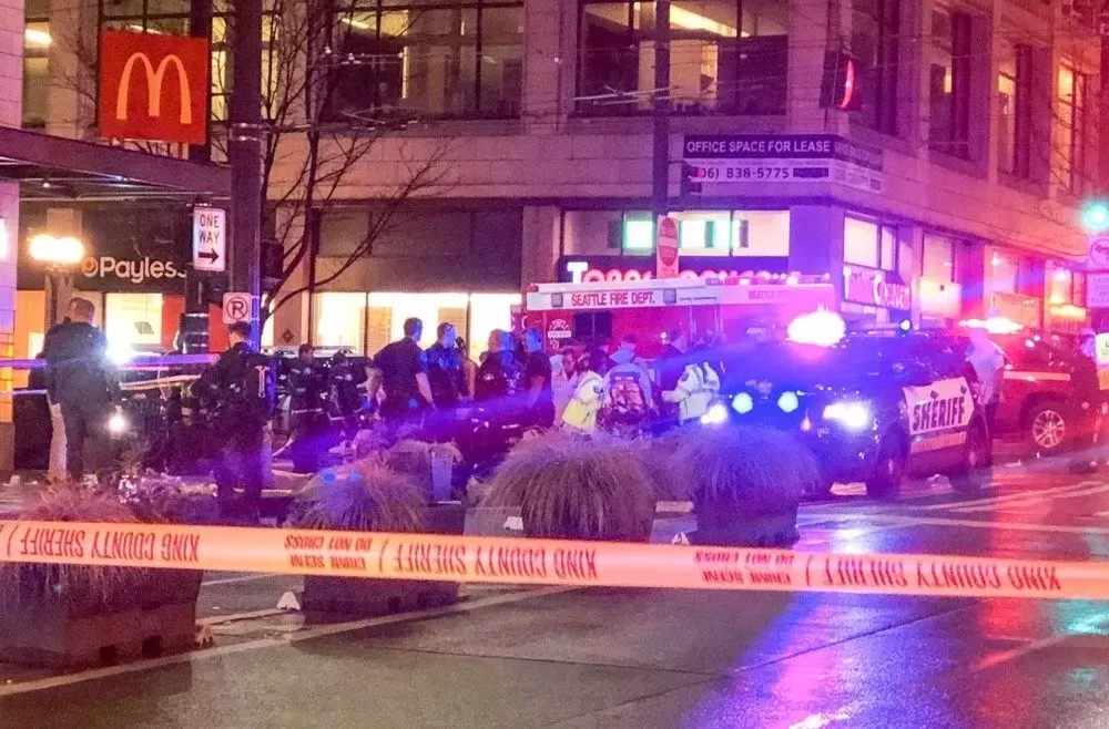 西雅图网红景点爆发枪击 8人死伤 人群疯狂逃命!