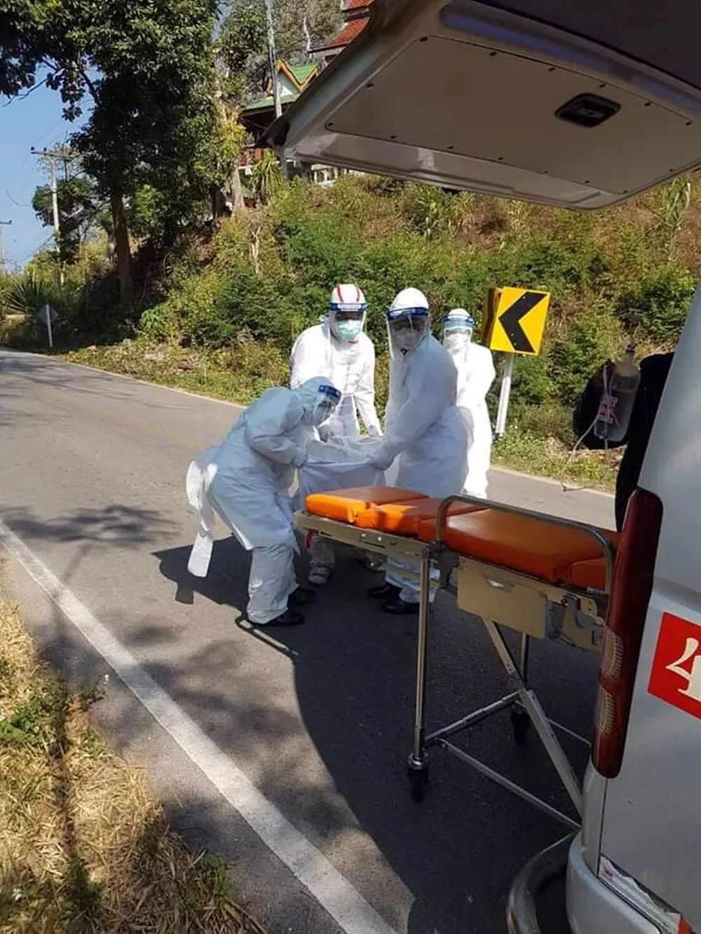 华人女子旅游胜地离奇死亡! 疑似肺炎 救护人员全副武装到场