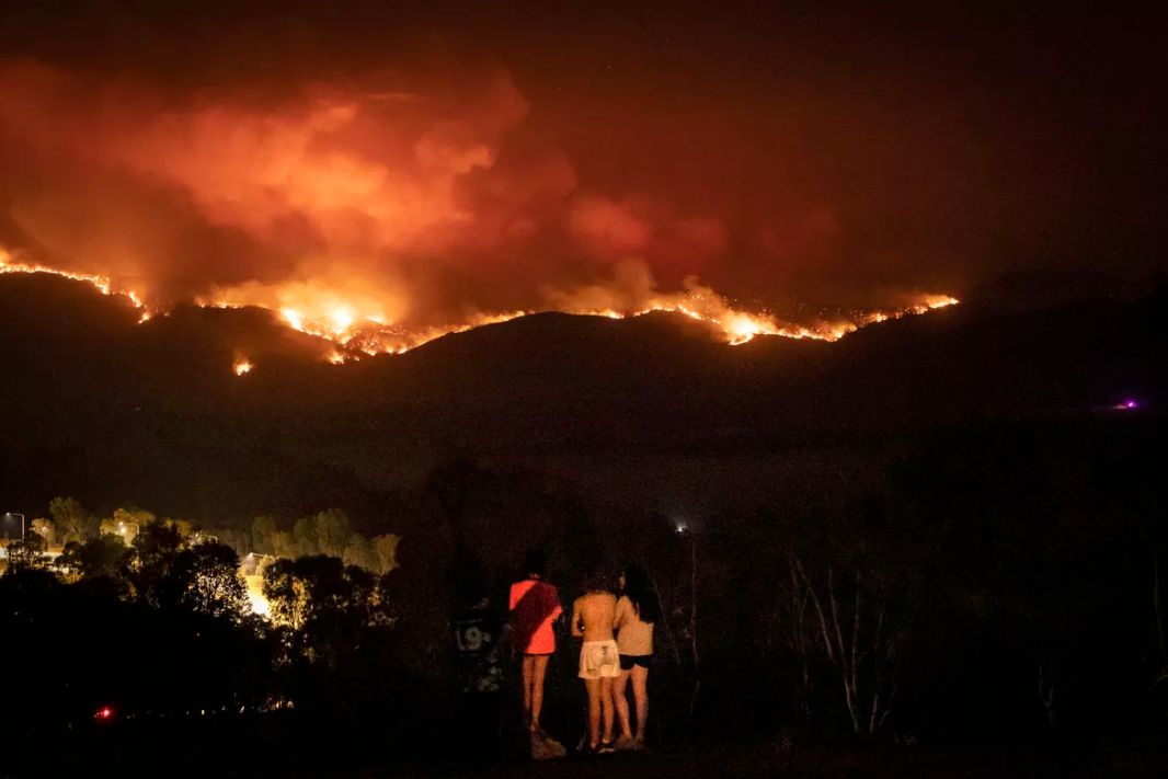 口罩告急！大火逼近澳洲首都 45度高温地狱般炙烤 灾难仍在继续