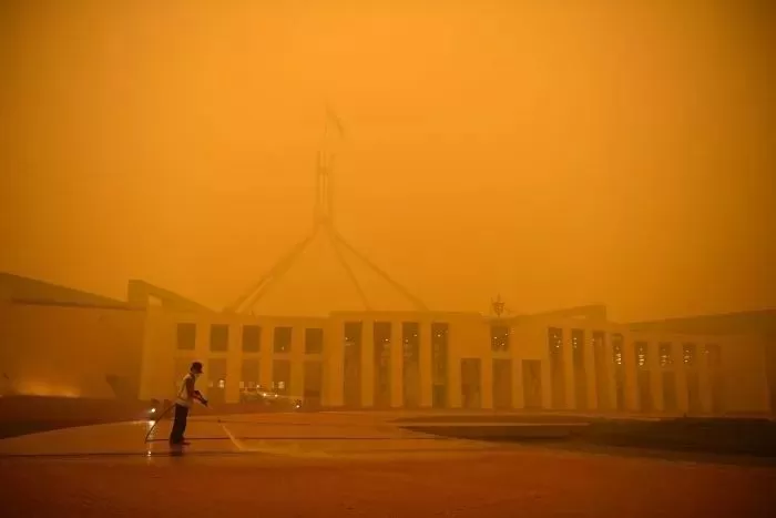 口罩告急！大火逼近澳洲首都 45度高温地狱般炙烤 灾难仍在继续