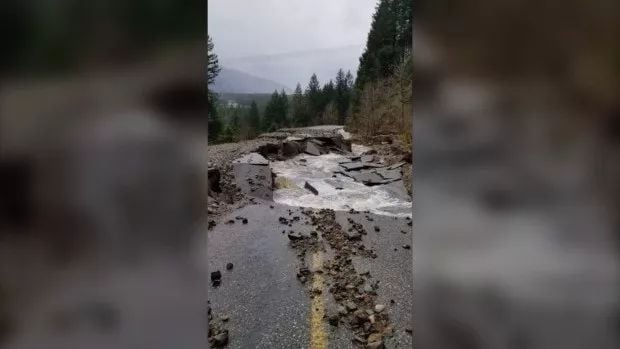 手机中断 道路塌陷 几百人被困 暴雨过后大温乱成这样了！