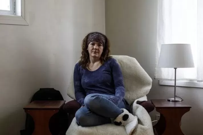 加拿大女子肚子里长超大肿瘤 自认肝癌晚期…竟这样捡回一条小命