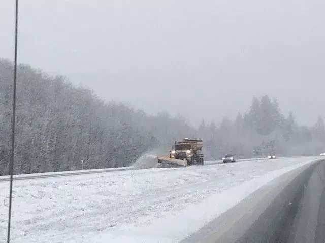 20cm暴雪砸大温! 停课封桥 航班停飞 路上又要堵爆 大家早点回家