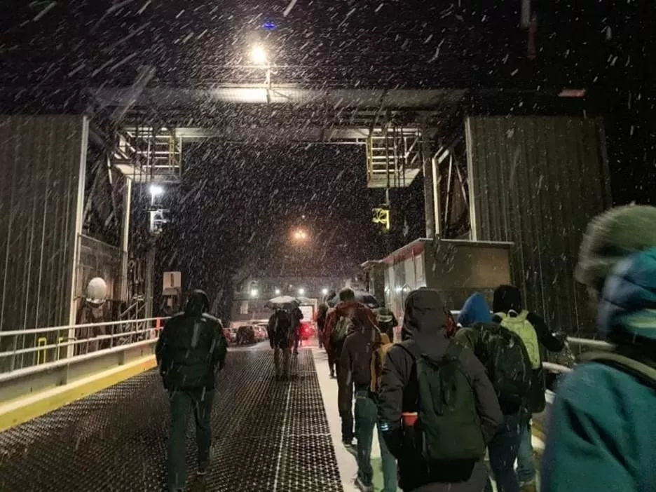 20cm暴雪砸大温! 停课封桥 航班停飞 路上又要堵爆 大家早点回家