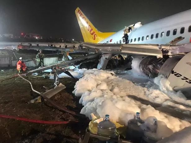 华人最爱旅游胜地突发灾难 已死41人! 客机断成3截 无数人被活埋!