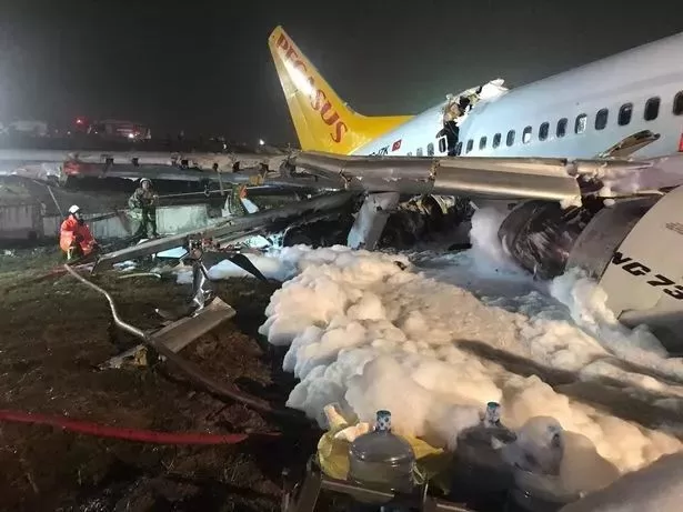 华人最爱旅游胜地突发灾难 已死41人! 客机断成3截 无数人被活埋!