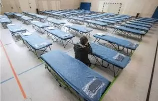​撤侨记: 有的像坐牢 有的跪求别撤了看到法国… 网友们全不淡定了!