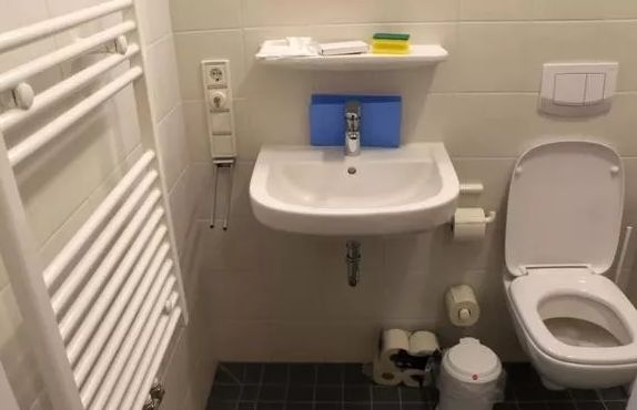 ​撤侨记: 有的像坐牢 有的跪求别撤了看到法国… 网友们全不淡定了!