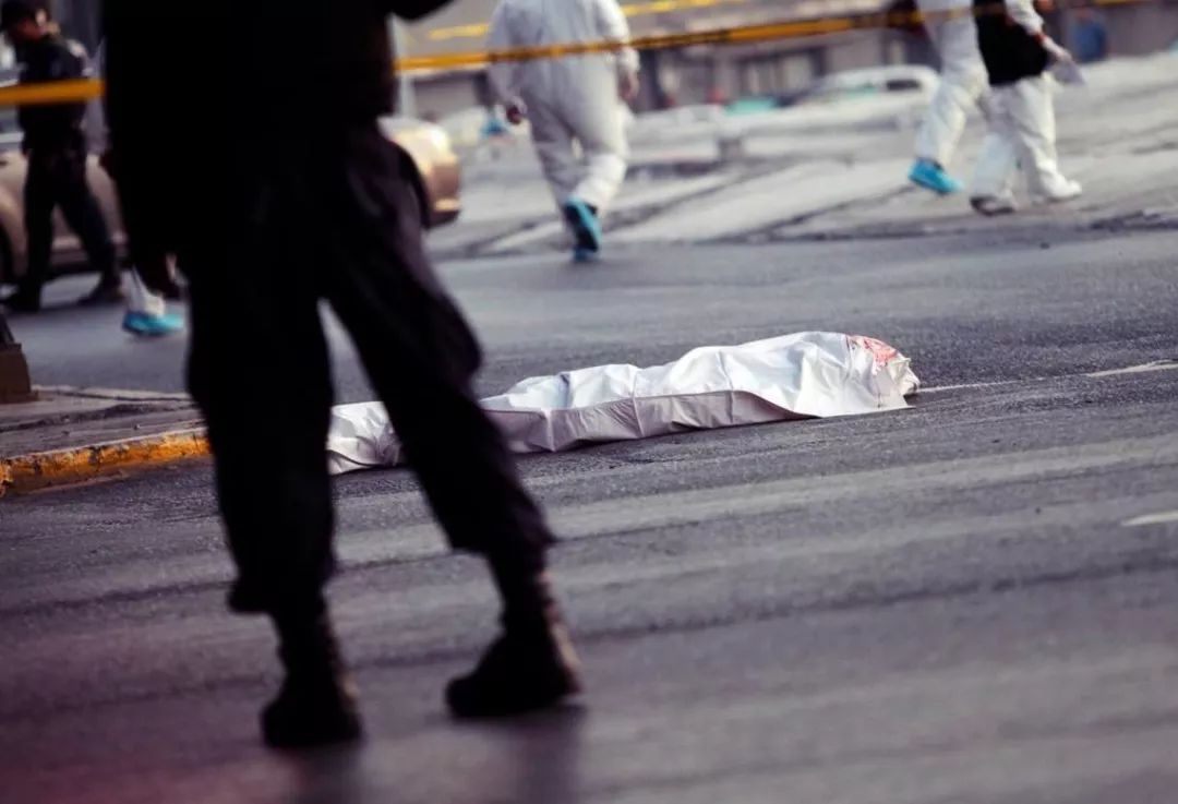 凶残! 墨西哥爆血腥枪击 枪手当街扫射 多人死伤 最小的才12岁!
