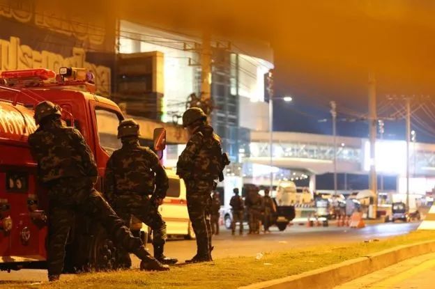 旅游胜地突发无差别大规模枪击 21人死亡 凶手仍逍遥法外
