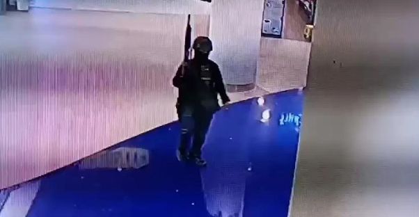 旅游胜地突发无差别大规模枪击 21人死亡 凶手仍逍遥法外