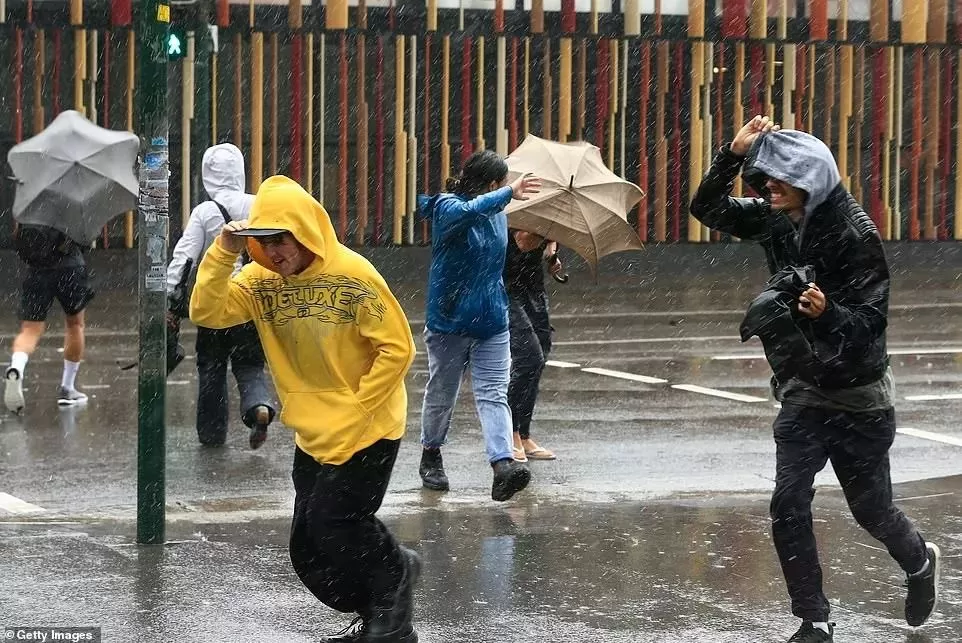 惨! 澳洲山火后 又遭30年一遇洪灾 风暴肆虐 多人伤亡!