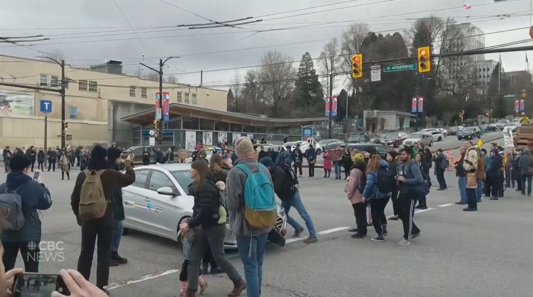 突发! 加拿大全国爆发抗议 温哥华已沦陷 多人被捕 交通瘫痪!​