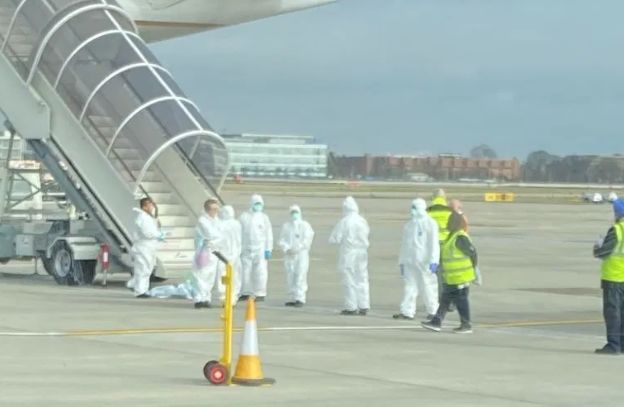 法国出现首例死亡 英国8架飞机千人隔离 欧洲也要沦陷了