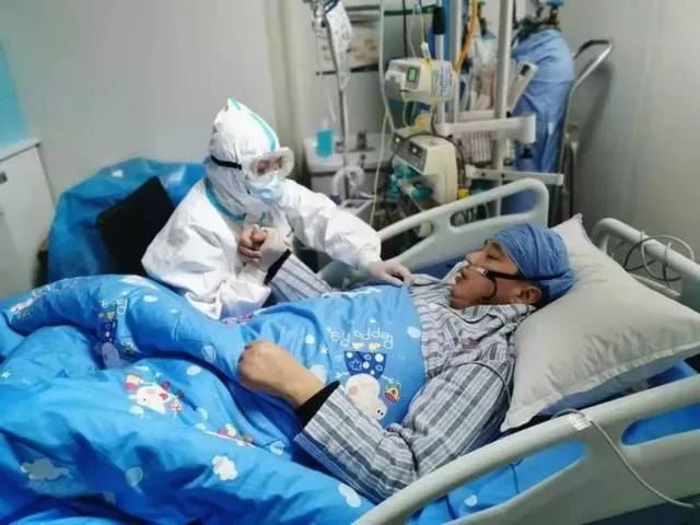 悲剧! 首位医院院长感染死亡 护士一家四口先后丧命 从确诊到去世仅8天