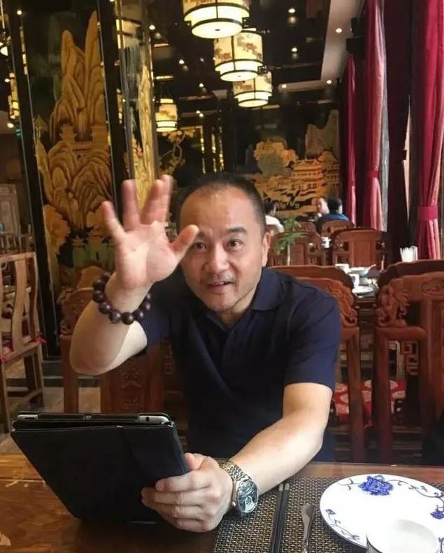 悲剧! 首位医院院长感染死亡 护士一家四口先后丧命 从确诊到去世仅8天