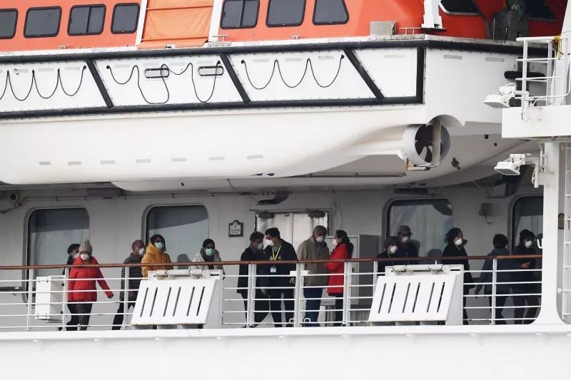 病毒邮轮621人确诊! 500人下船 坐公车散去 日本专家揭可怕现状