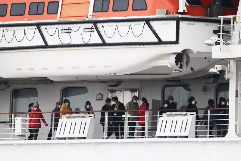 病毒邮轮621人确诊! 500人下船 坐公车散去 日本专家揭可怕现状