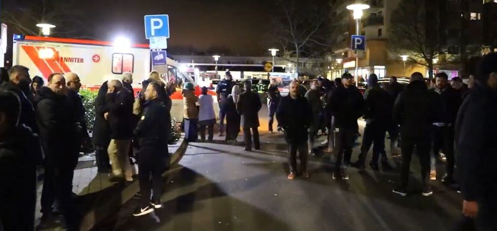 惨剧! 德国爆发大型恐袭 多人死伤! 枪手开宝马疯狂扫射 只为杀光移民!