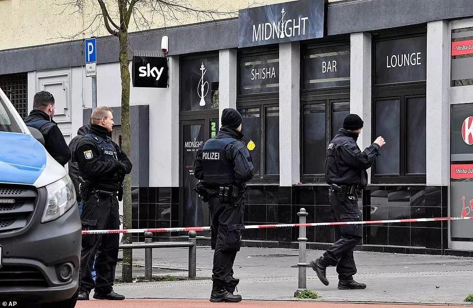惨剧! 德国爆发大型恐袭 多人死伤! 枪手开宝马疯狂扫射 只为杀光移民!