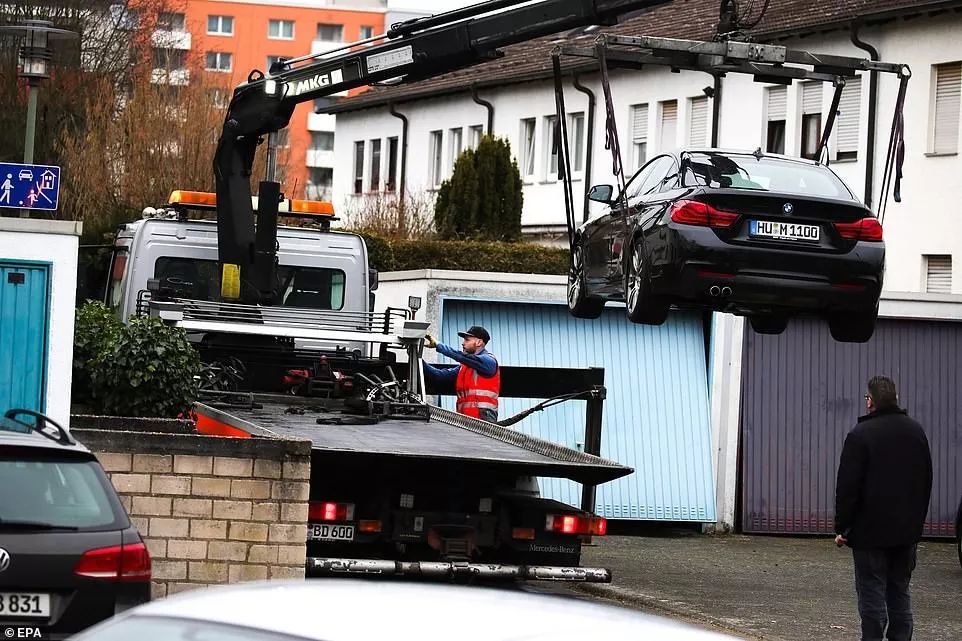 惨剧! 德国爆发大型恐袭 多人死伤! 枪手开宝马疯狂扫射 只为杀光移民!
