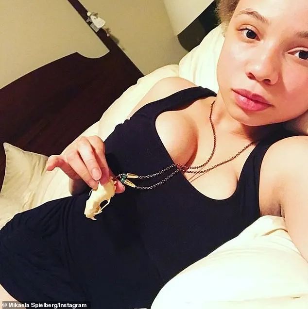 震惊! 这个好莱坞大导演斯皮尔伯格的女儿 下海当AV女优了...
