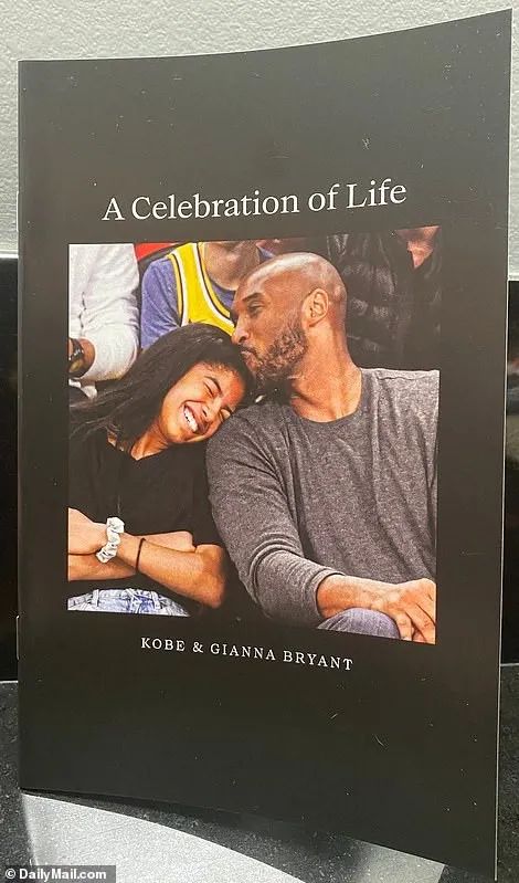 心碎! 科比追悼会万人看哭 瓦妮莎泣诉: 他是我的一切! 乔丹都扛不住了...