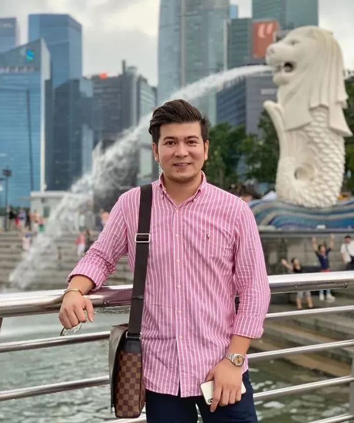 励志! 28年前他被人抛弃 如今出人头地 盖豪华大别墅报效养父母