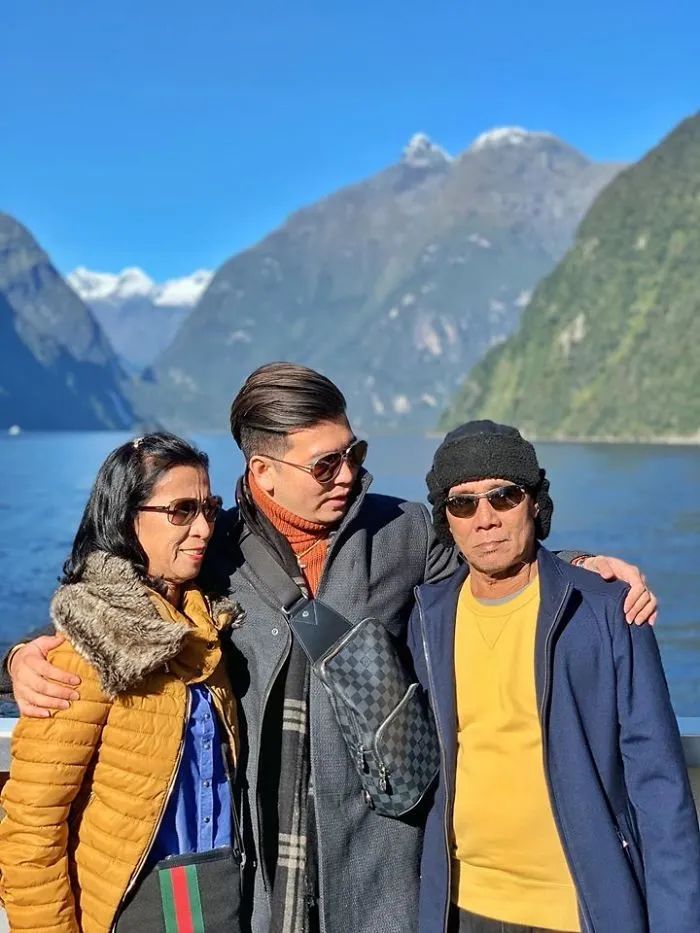 励志! 28年前他被人抛弃 如今出人头地 盖豪华大别墅报效养父母